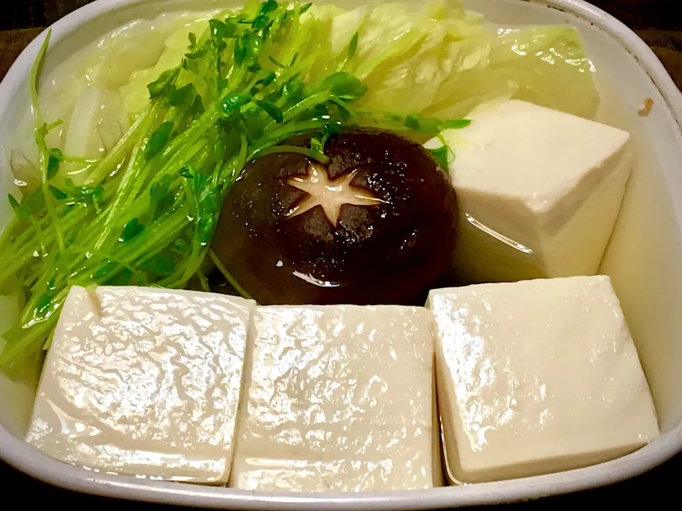 Snapdishの料理写真:手抜き「ミニ湯豆腐鍋」|mottomoさん