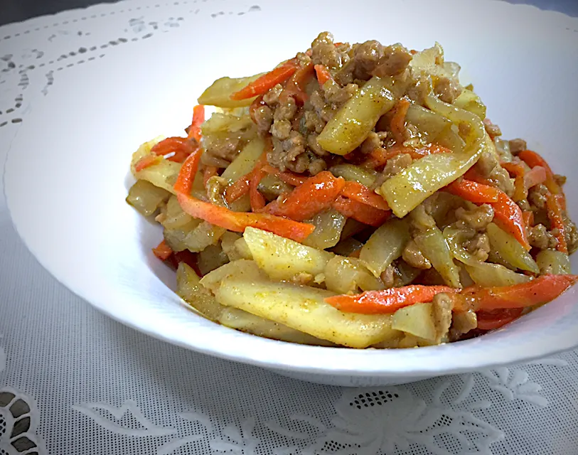 Snapdishの料理写真:大豆のお肉でヤーコンの炒め物|🌻ako ·͜·♡peco🌻さん