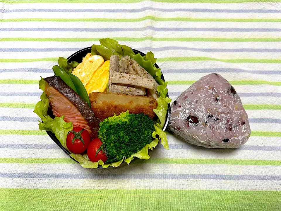 Snapdishの料理写真:鮭塩焼き、ごぼうのごまサラダ、だし巻き卵、コロッケ、茹でスナップエンドウ|jackybeanさん