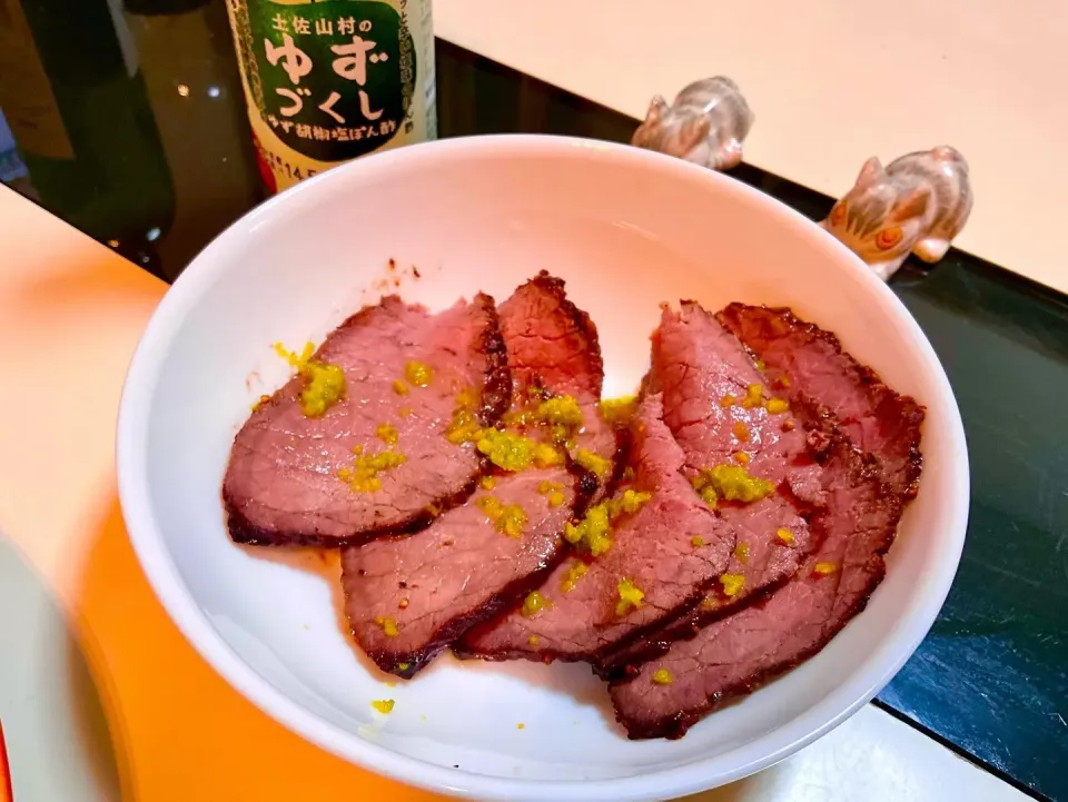 Snapdishの料理写真:ゆずづくしポン酢と自家製柚子胡椒で和風ローストビーフ|Takeshi  Nagakiさん