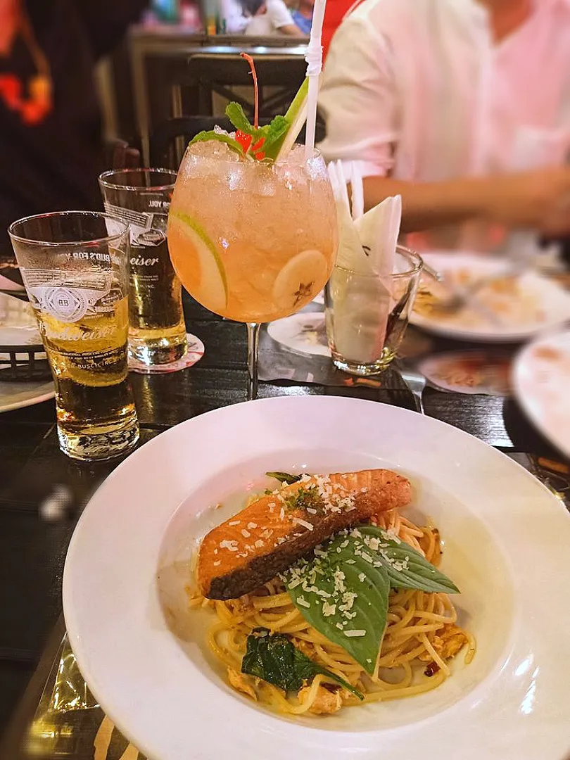 Savory Salmon Pasta w/ Pink Lemonade Sour Mocktail 🍝🍹🤤|An'leeさん