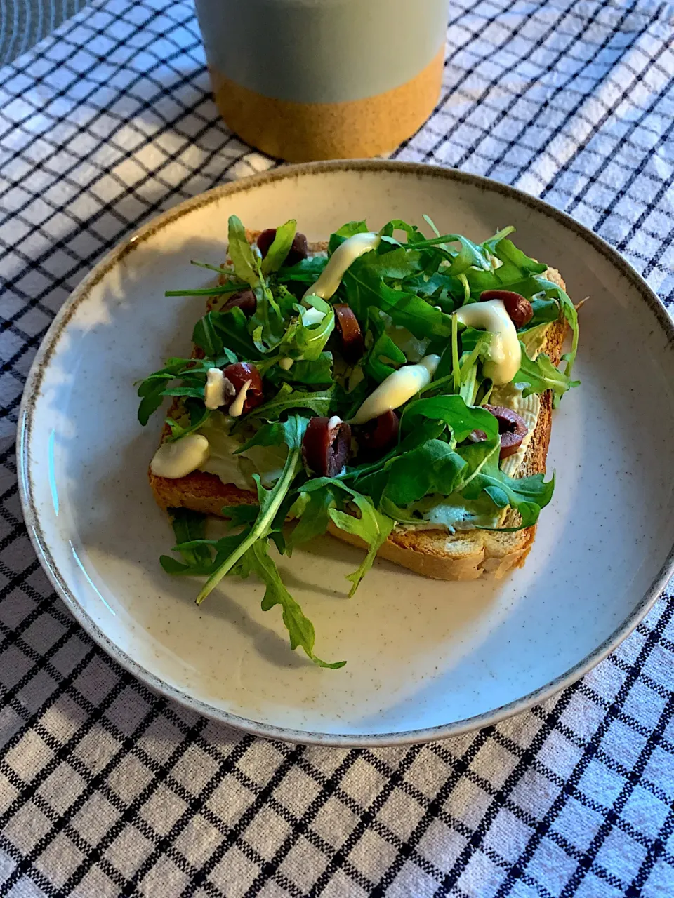 Breakfast Toast with hummus 🍞🥪|ajisatsanaさん