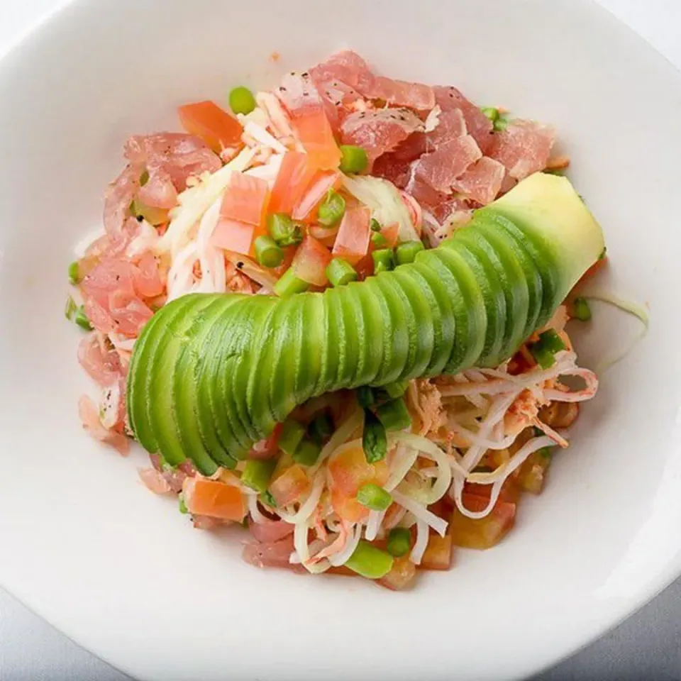 sashimi with avacado|Lizzy Leylegianさん