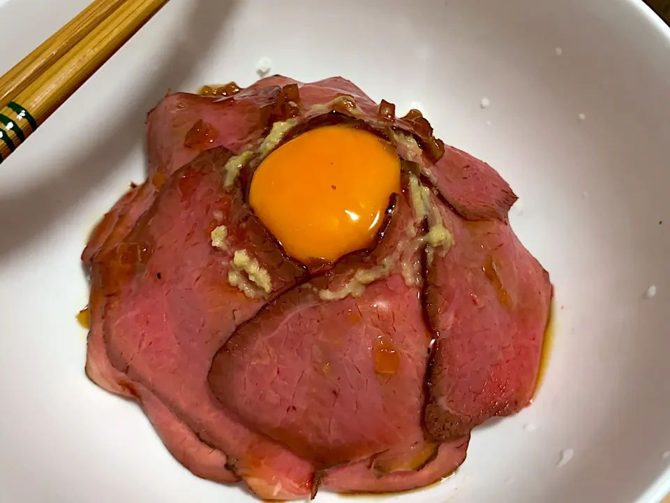 Snapdishの料理写真:ローストビーフ丼|プリンさん