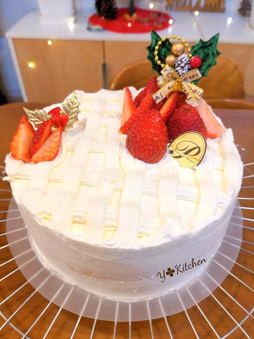 クリスマスケーキ♡
グループホームのパーティーでした～。手土産にプレゼント。皆さんに喜んで頂けました。|yuriさん