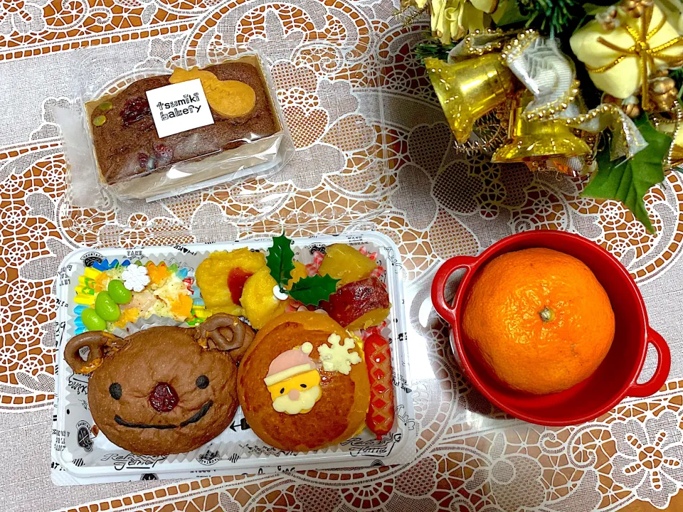 Snapdishの料理写真:2022.12.15はツミキベーカリーのパン弁当🥰|makoさん