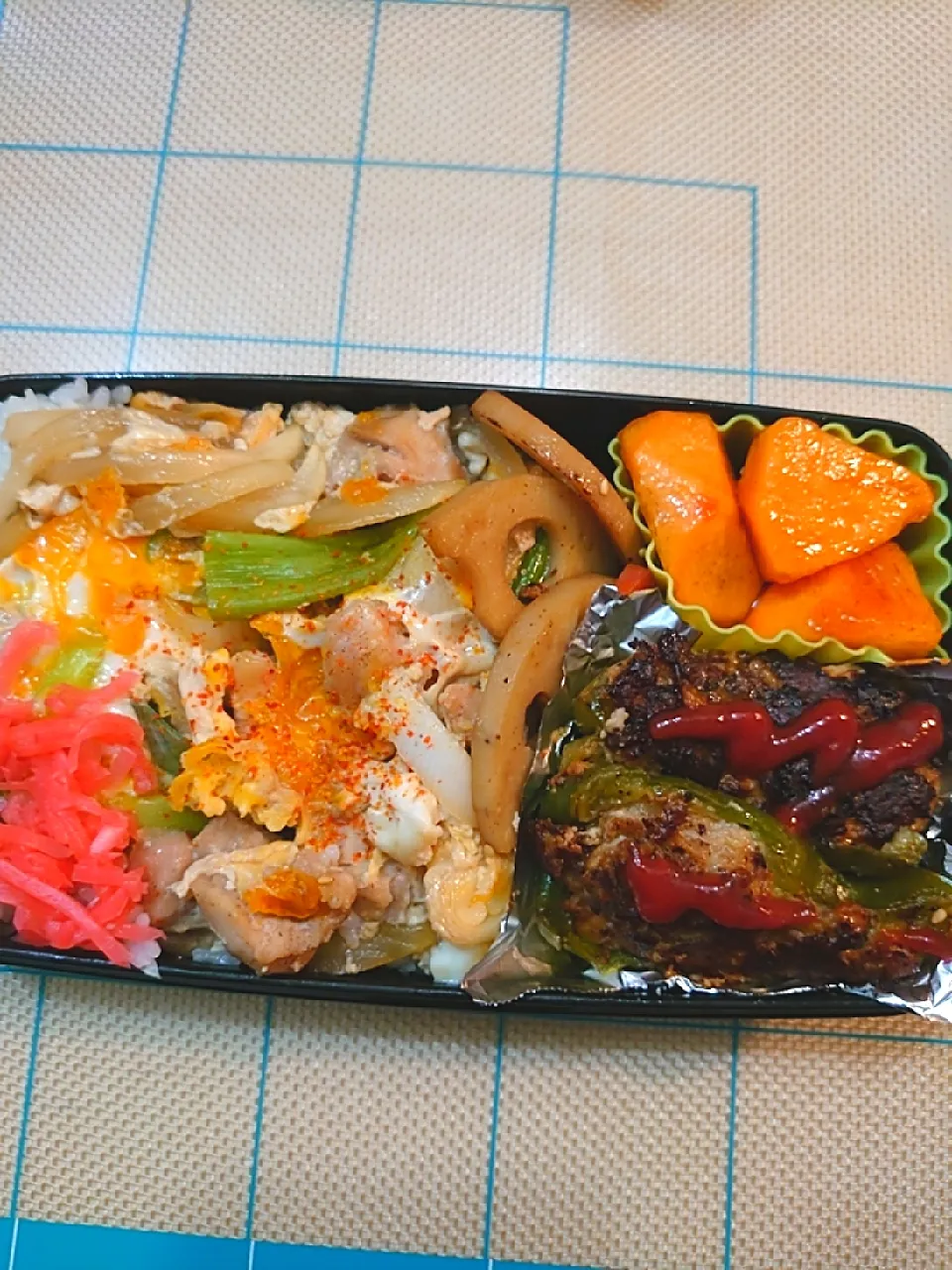 親子丼弁当|to coさん