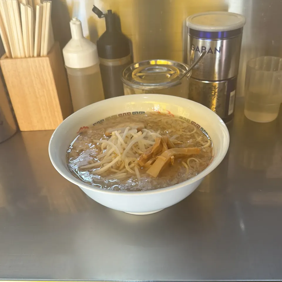 Snapdishの料理写真:今日も　＃ラーメン　今日も　＃朝ラー　今日も　＃夜勤明け　飽きずに　＃ホープ軒|Hajime Sakaiさん