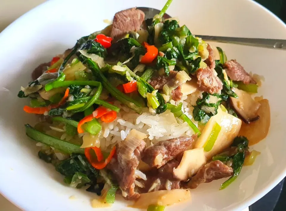 Stir fry beef + oyster mushrooms 🍄 + cai xin 
simple lunch 😋|🌷lynnlicious🌷さん