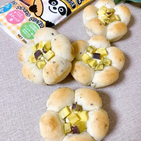 「パンだふるパンミックス 200g」を使ってみたSnapdishの料理・レシピ写真:クリームチーズとさつまいものお花パン＊