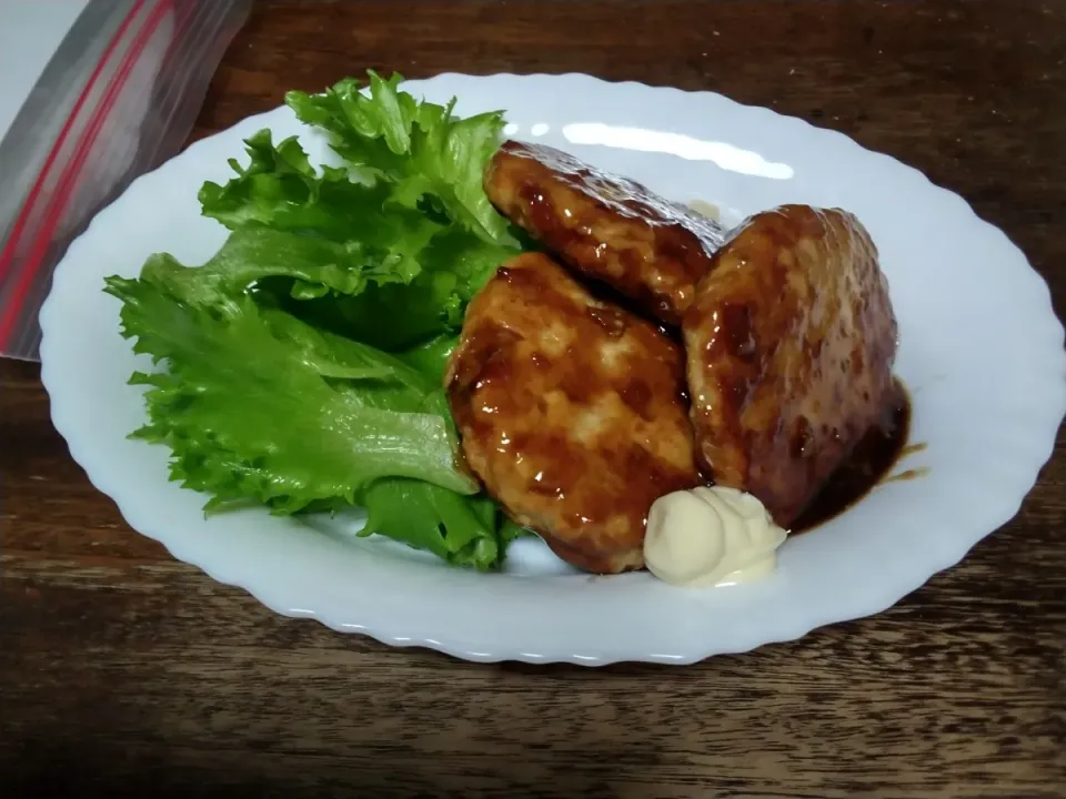 Snapdishの料理写真:鶏挽き肉で豆腐入りつくねハンバーグ|にんにくと唐辛子が特に好き❤️(元シャリマー)さん