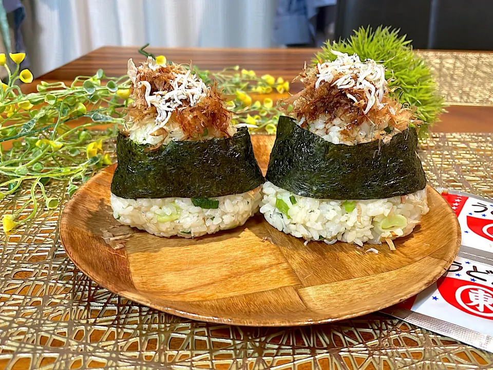 ヒガシマルうどんスープの素を使って夜食おにぎり🍙🍙⭐️|🌼はなちゃん🌼さん