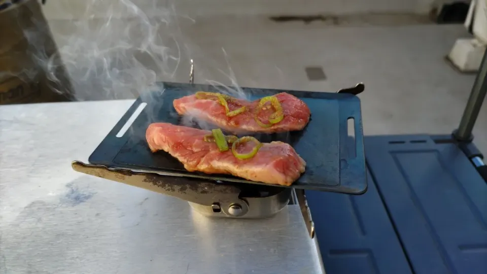 家でプチキャンプ
焼肉で一杯|kamekameさん