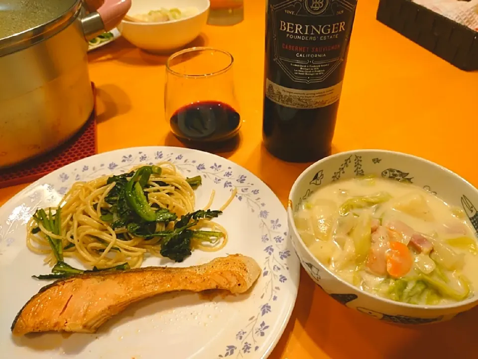 クリームシチュー
鮭ムニエル
春菊パスタ
で🍷カベルネ・ソーヴィニヨン|to coさん