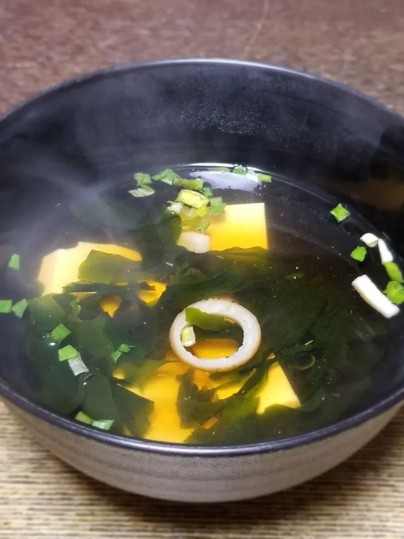 パパ作👨味噌汁の具と豆腐のお汁|ぱんだのままんさん