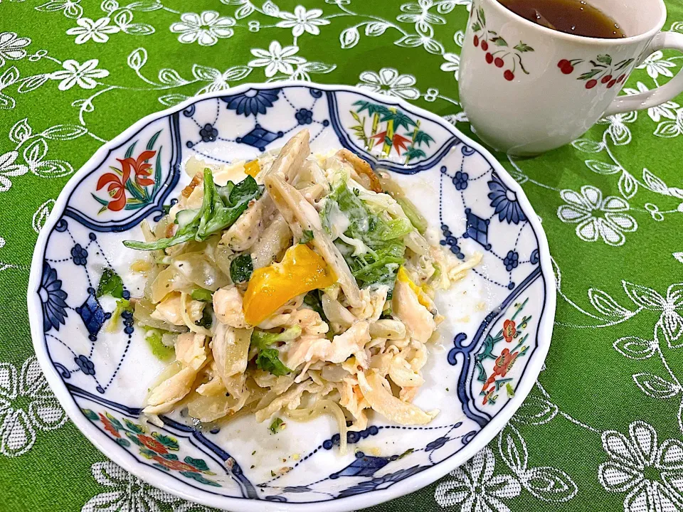 朝ごはんは蓮根と鶏ささみのサラダ🥗|Seikoさん