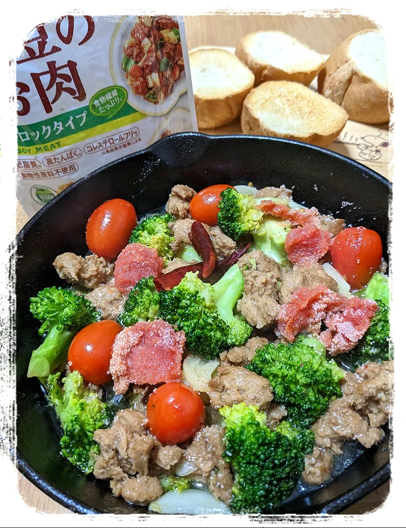 Snapdishの料理写真:大豆のお肉de明太アヒージョ🔥|ひとみんΨ(*´∀｀)Ψさん