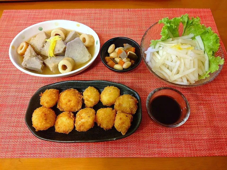 ☆イカ一口フライ
☆大根サラダ
☆里芋頭と竹輪の味噌煮
☆五目豆|chikakoさん