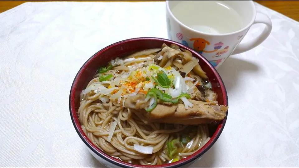 12/17の夕食
寒いので❄️
煮込み蕎麦🍜|卯月さん