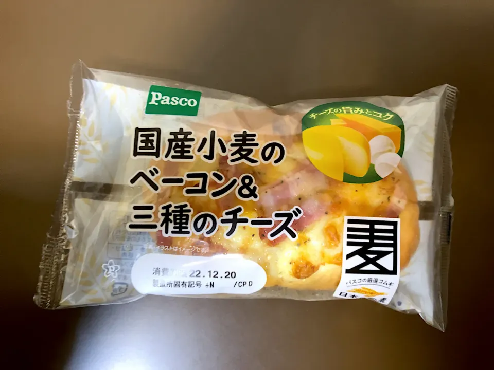 Pasco 国産小麦のベーコン&三種のチーズ|ばーさんさん