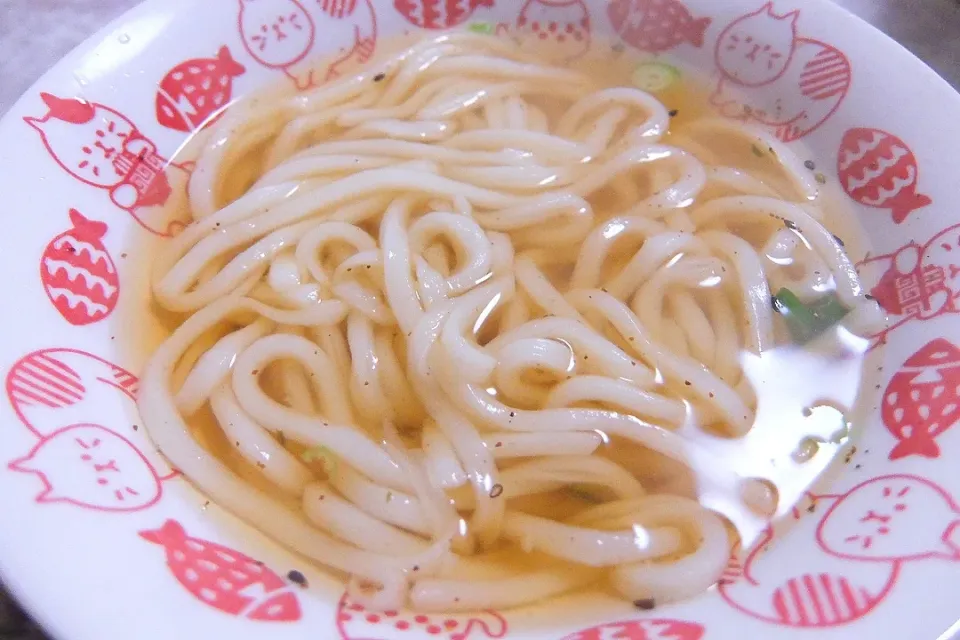 お昼はシンプルに、素うどん☺️🍀|深夜特急fさん