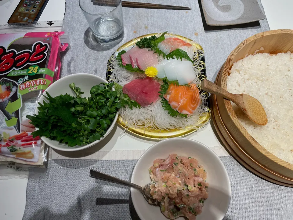 Snapdishの料理写真:お家で手巻き寿司|maxbearさん