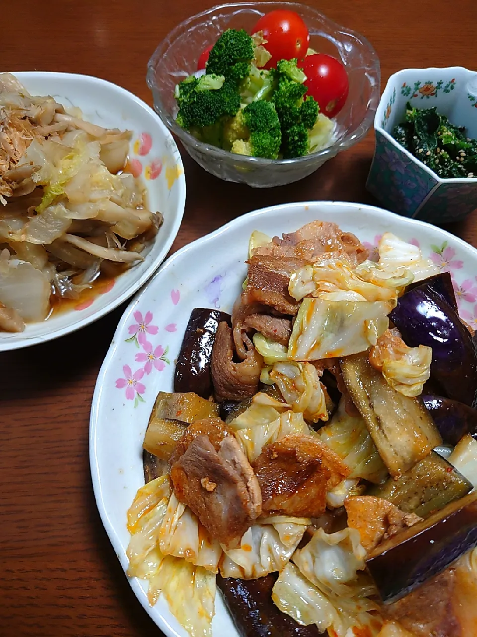 豚肉と茄子の回鍋肉
白菜と舞茸の煮浸し
ほうれん草の胡麻和え
サラダ|ぱやさん