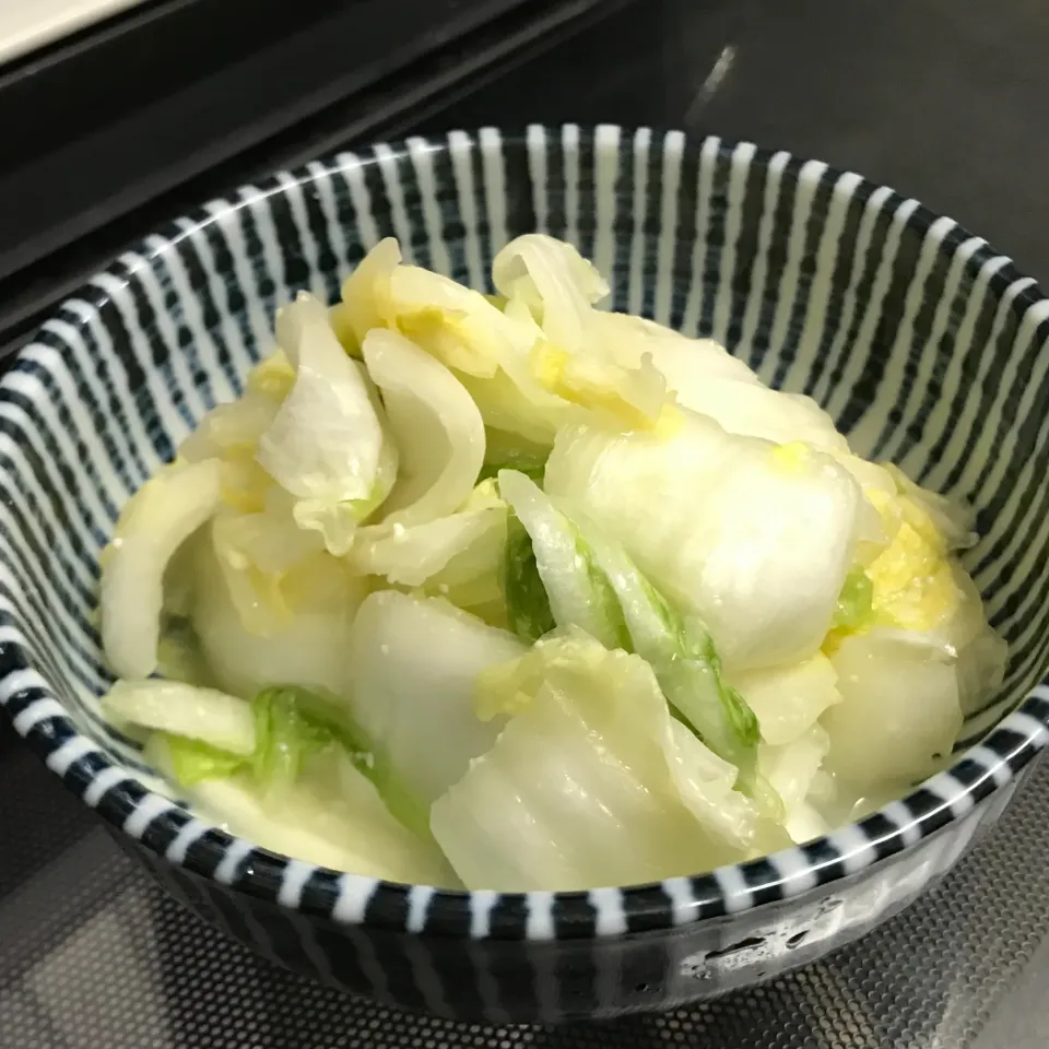 Snapdishの料理写真:白菜の塩麹漬け|sanaeさん