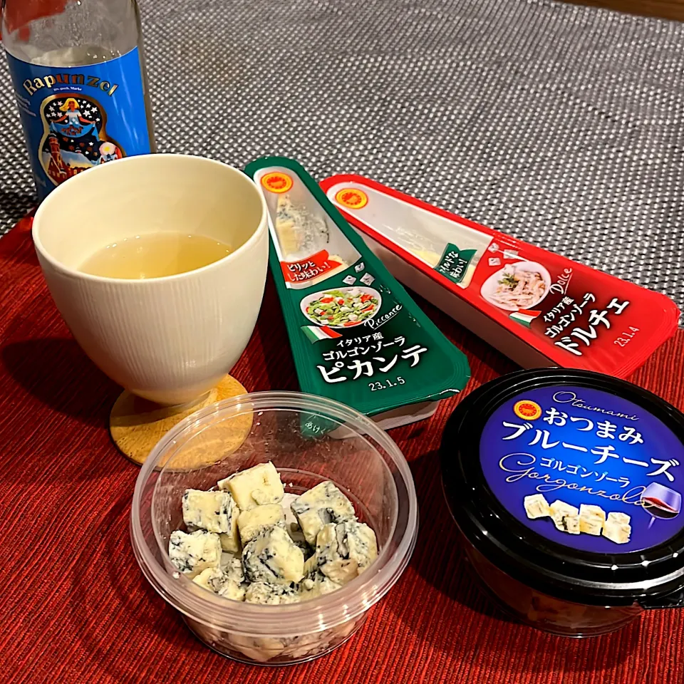 ホットワインにおつまみはチーズ🧀|Cookieさん