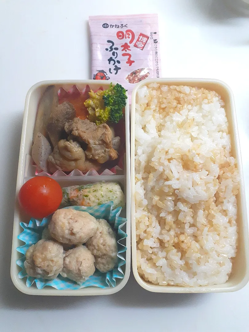 ☆中学生弁当☆玄米入りごはん、振りかけ、筑前煮、ミートボール、竹輪磯揚げ、ミニトマト　(金)に弁当箱忘れて帰ってきた息子💢|ｼｮｺﾗさん