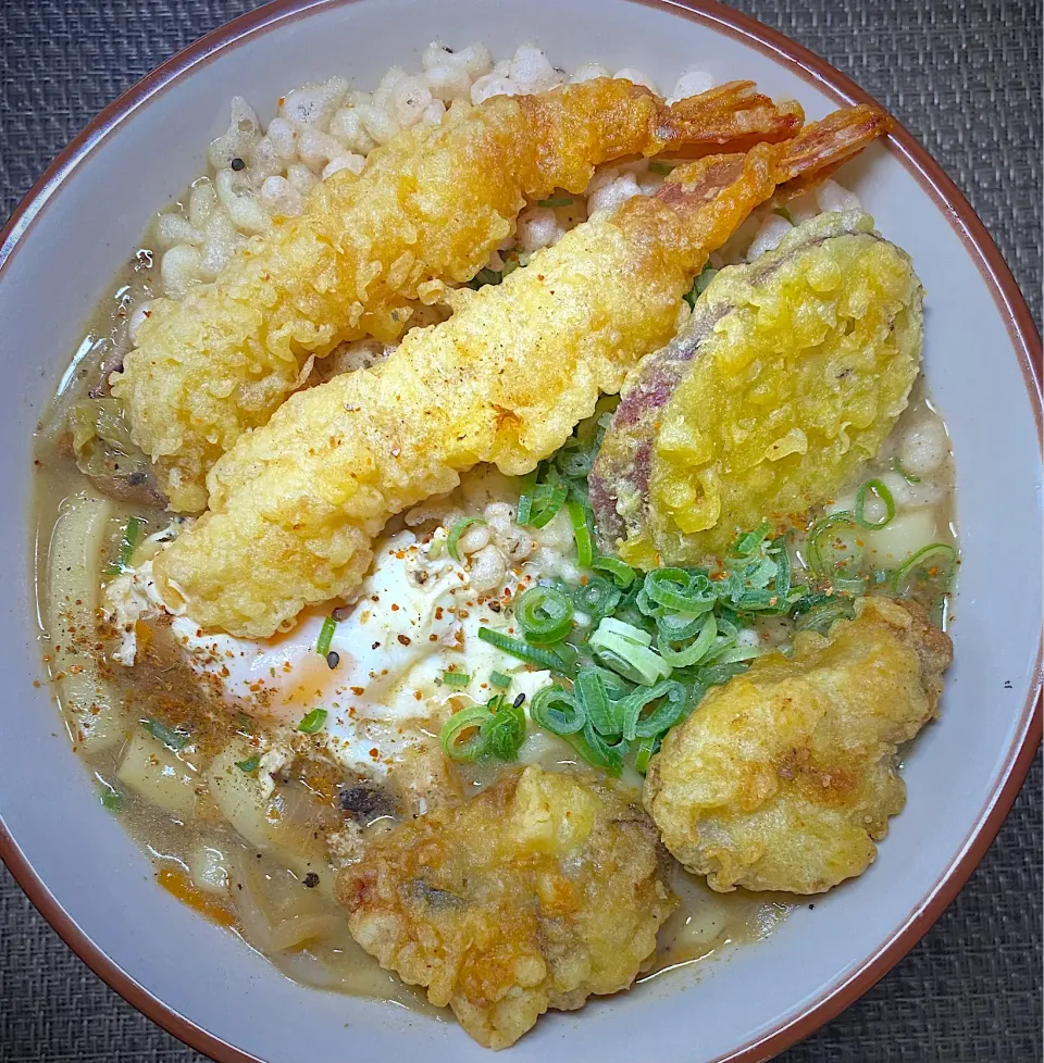 味噌煮込み肉肉天ぷらうどん|すくらんぶるえっぐさん