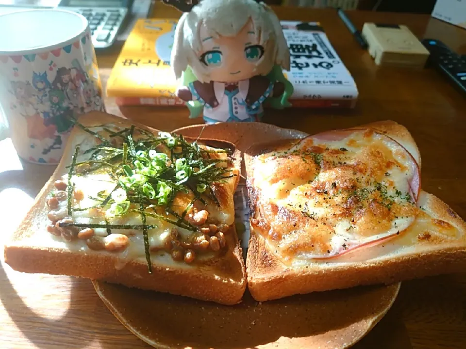 Snapdishの料理写真:納豆チーズトースト＆ハムチーズトースト|わんこ餅さん