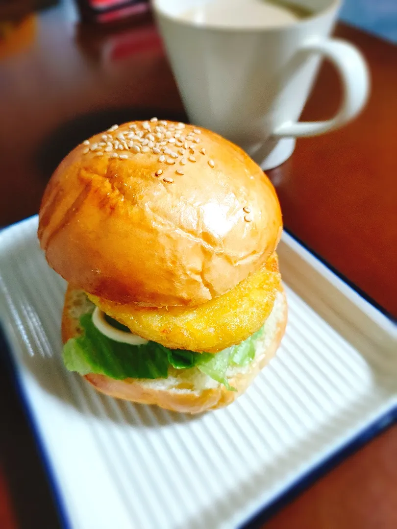 海老カツとハッシュポテトのバーガー|mikeyさん