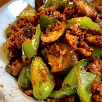 茄子とピーマンの大豆ミート味噌炒め