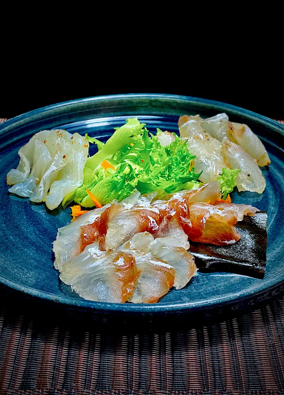 Snapdishの料理写真:寒ビラメおつまみ三種✨✨✨昆布締め、サラミ、生ハム。いつものヤツね。😋|イチロッタさん