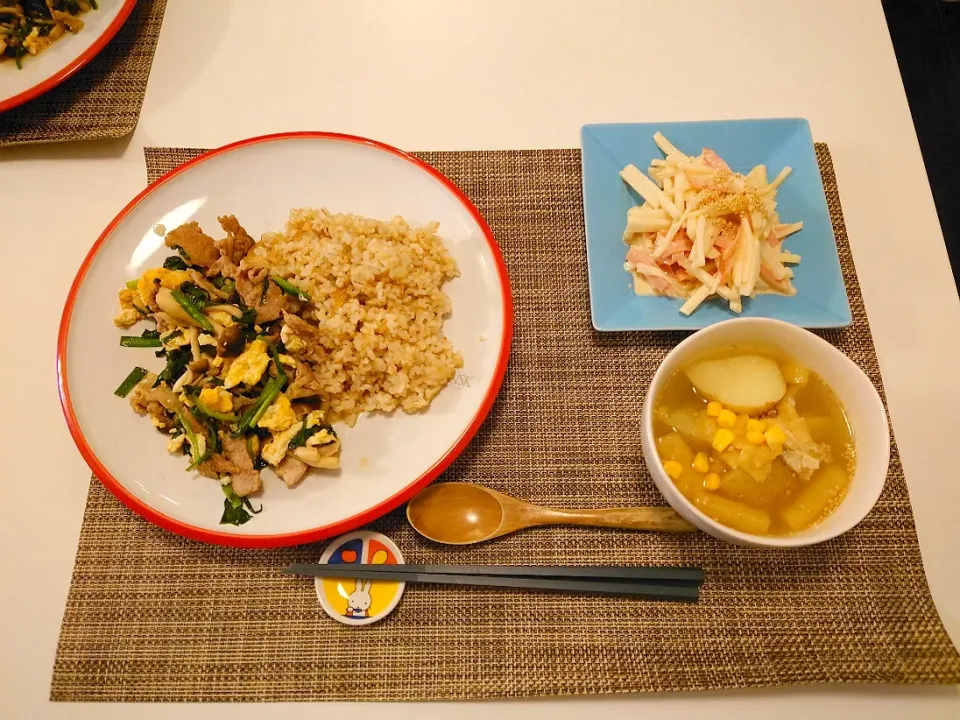 今日の夕食　豚ニラ玉丼、大根サラダ、じゃがいもの白だしスープ|pinknari🐰🌈さん