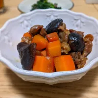 Snapdishの料理写真:豚こまと椎茸の甘辛煮|まゆみさん