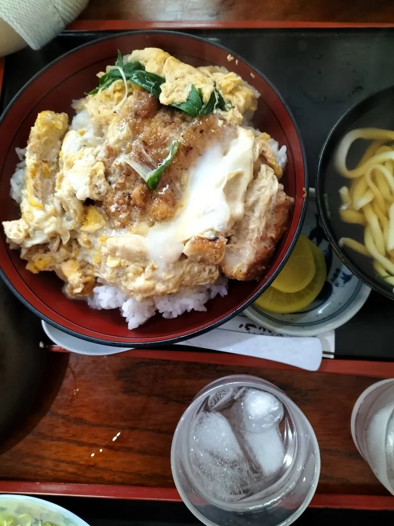 甘くないカツ丼😄
　地元YouTuberさんが紹介してた😄
歩いて行けるぐらいの所だけどなかなか外食行かない旦那😑　娘家族と行こうと　　　２０年ぶりぐらいに行ってきました
　うどん屋さんです|miimiさん