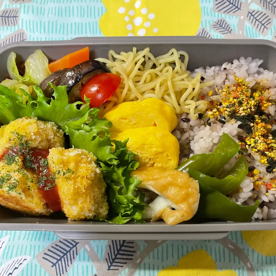 Snapdishの料理写真:コーンコロッケ弁当(夫)☆12月19日|kaoriさん