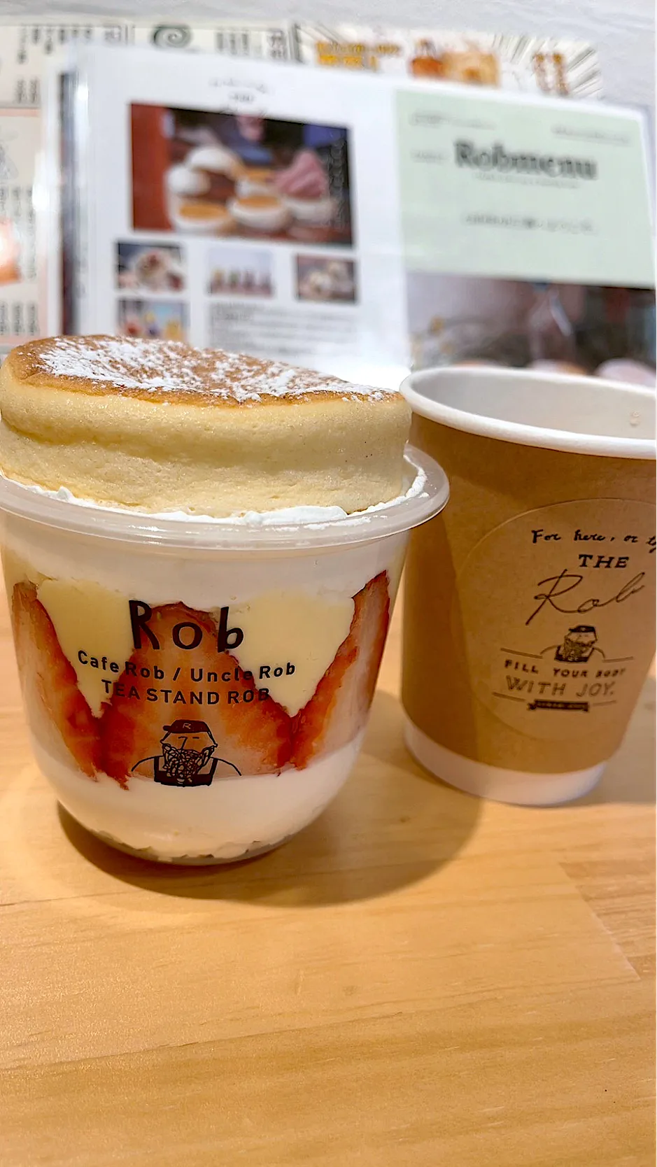 cafe『Rob』さんのストリベリーパンケーキ🥞🍓😋|アライさんさん