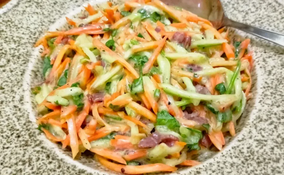 Beef bacon with carrots & cucumber salad|Happy Green Bowlさん