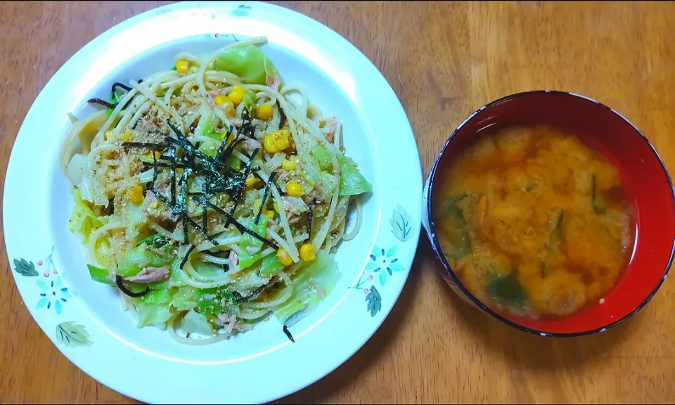 2022 1208  キャベツナコーンの塩昆布バターパスタ　なめことわかめのお味噌汁|いもこ。さん