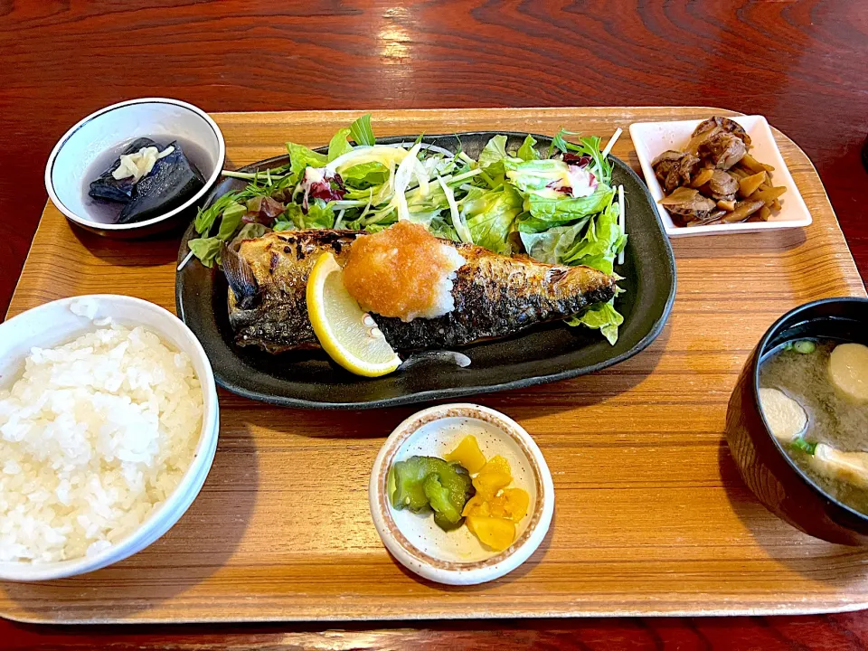 Snapdishの料理写真:天使の塩さばランチ🍚　なんで天使の塩さばかは謎です。|yokoさん