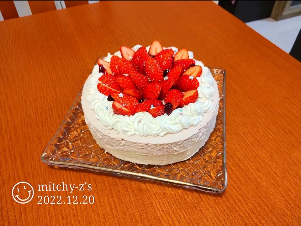 Snapdishの料理写真:お誕生日いちごとブルーベリーのレアチーズケーキ〜ミッチーZさんの料理 久々にシンプルレアチーズケーキ(*^^*)♪|ミッチーZさん