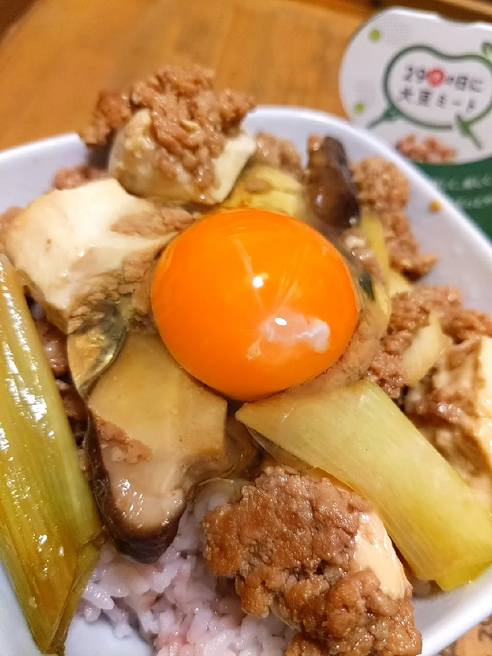 TOFUMEATでネギたっぷりすき焼き風丼🍜|チョコさん