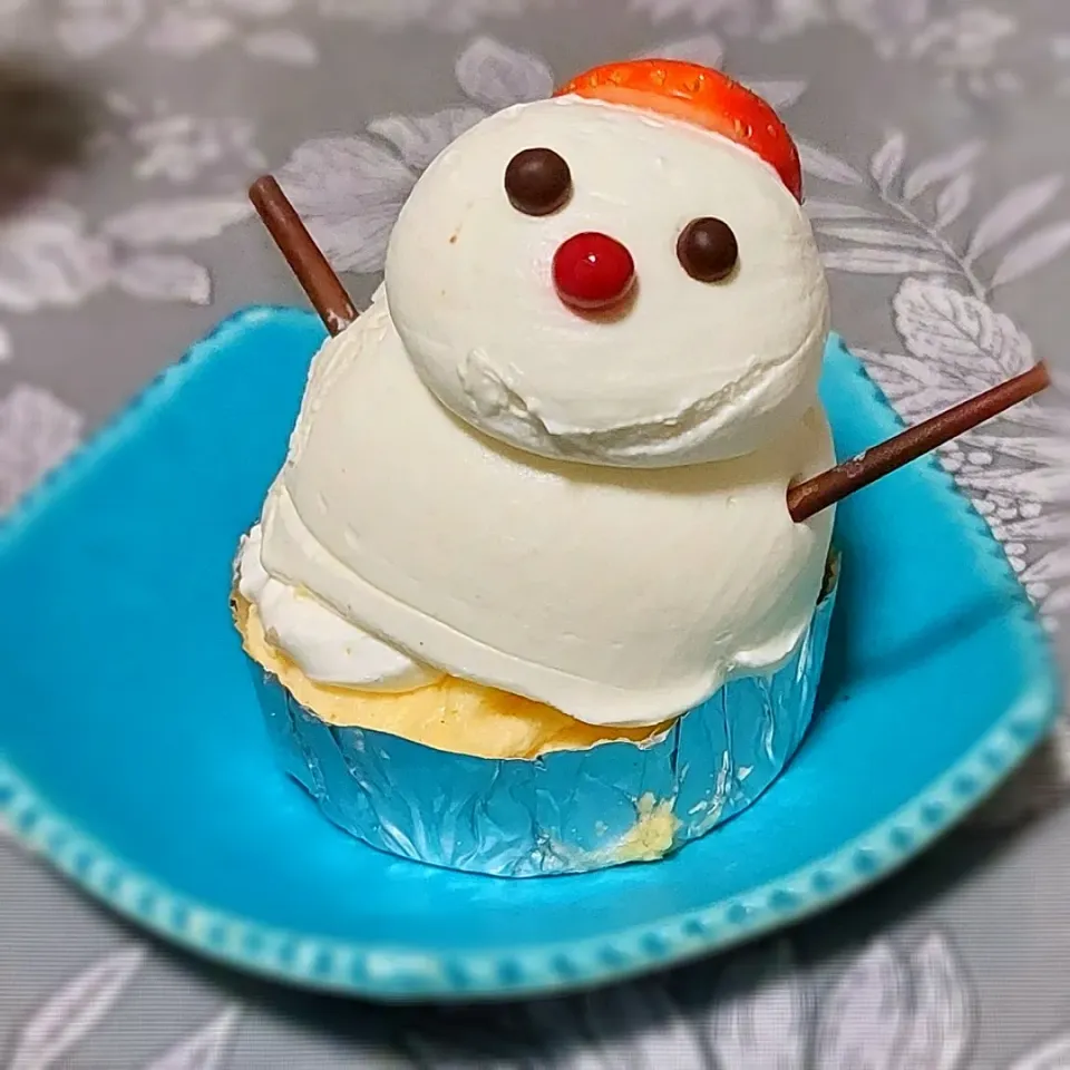 Snapdishの料理写真:雪ダルマさんケーキ☃️|きつねさん