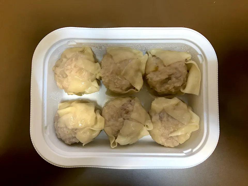 Snapdishの料理写真:セブン お肉ぎっしりジューシー肉焼売|ばーさんさん