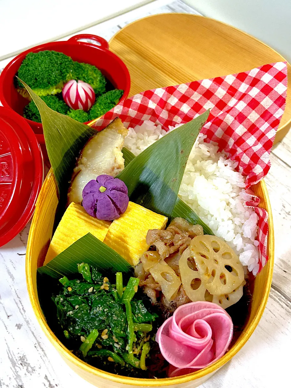 銀ダラ西京焼き　れんこんと豚肉きんぴら　ほうれん草胡麻和え　だし巻き玉子　紫大根酢|Mayumi Konishiさん