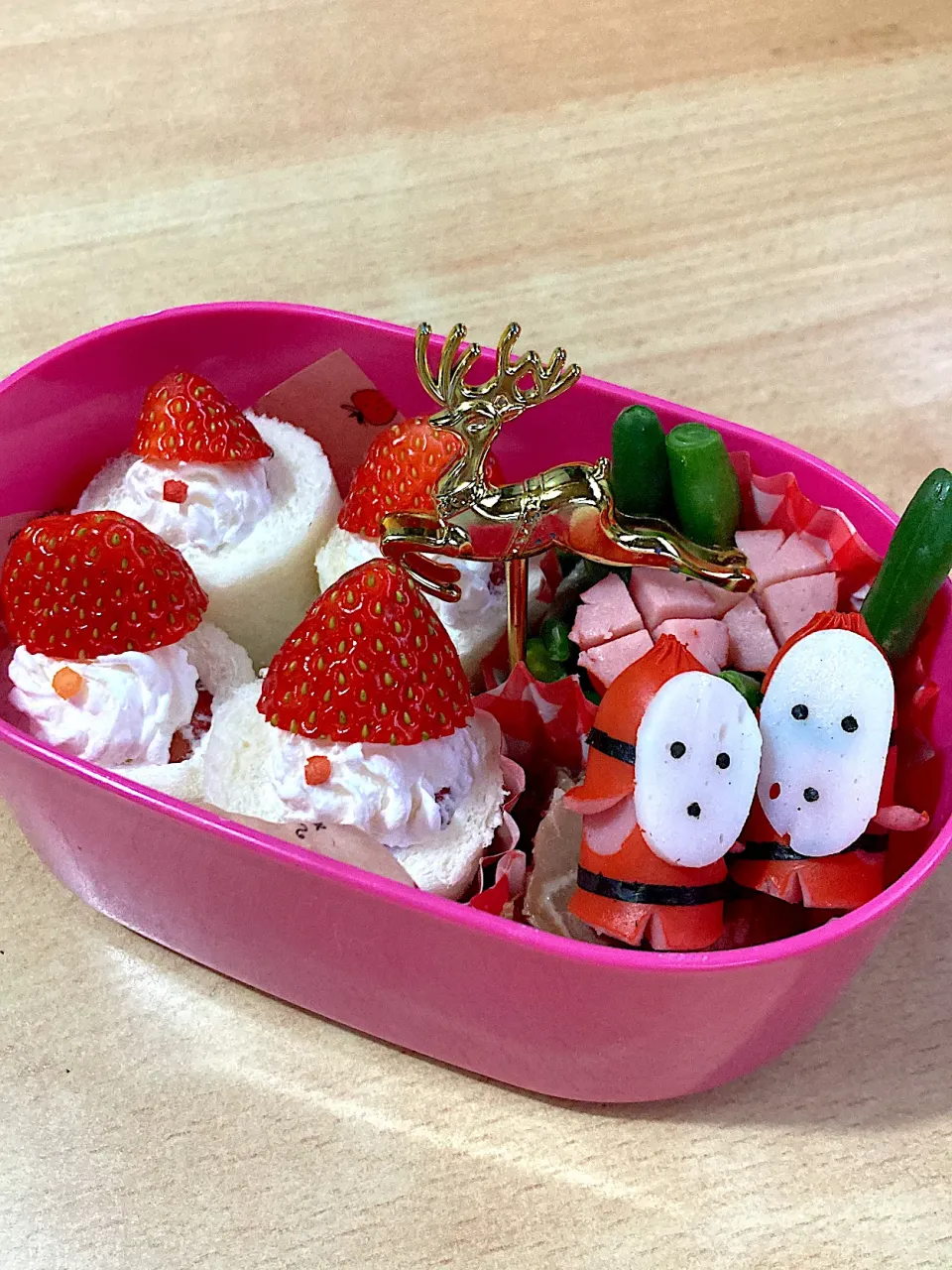 いちごロールサンド弁当🍓|matumotommさん