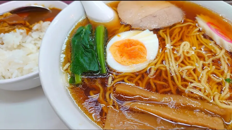 Snapdishの料理写真:【1957年創業、2016年店主他界】
中華専門 玉屋
仙人ラーメン (単品700円)と
小カレーのセット
@十条7分
(赤羽から徒歩21分)
22270|大脇さん